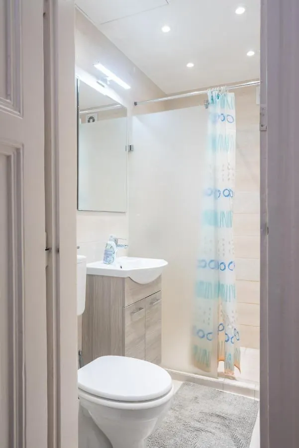Cozy & Quiet Apartment Near Kiraly Street Free Parking, Ac, Perfect For 4 Guests! Budapešť