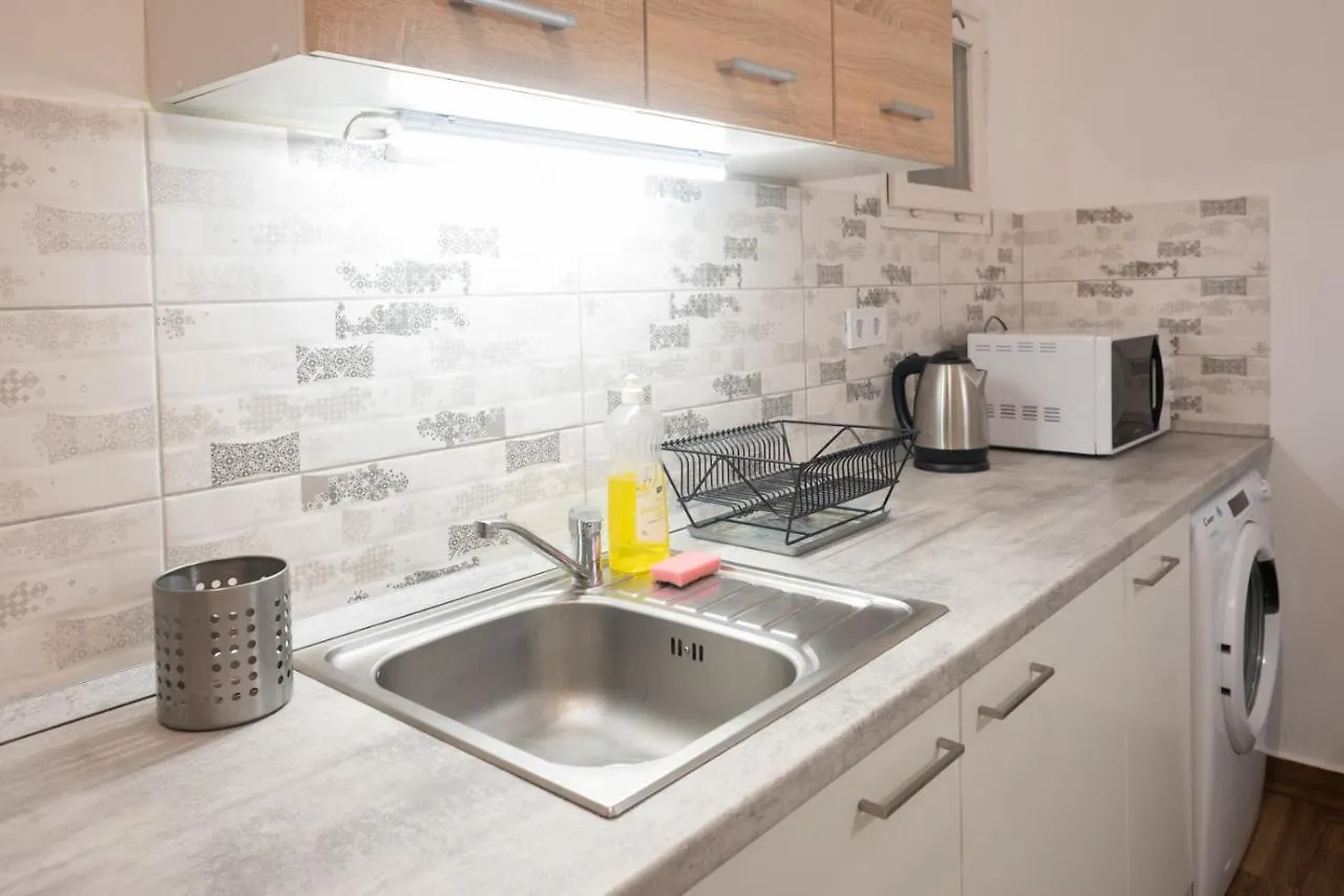 Cozy & Quiet Apartment Near Kiraly Street Free Parking, Ac, Perfect For 4 Guests! Budapešť