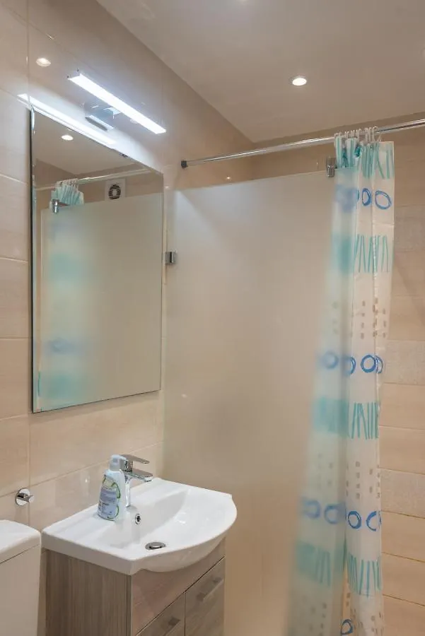 Cozy & Quiet Apartment Near Kiraly Street Free Parking, Ac, Perfect For 4 Guests! Budapešť