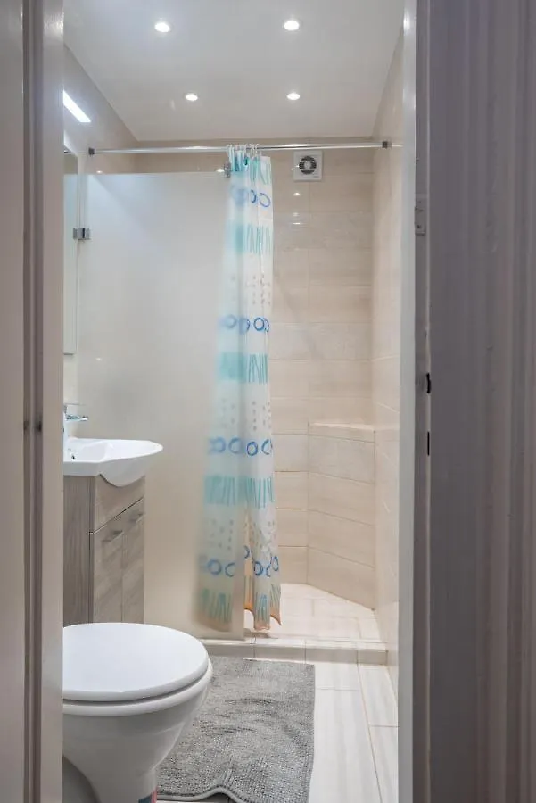 Cozy & Quiet Apartment Near Kiraly Street Free Parking, Ac, Perfect For 4 Guests! Budapešť