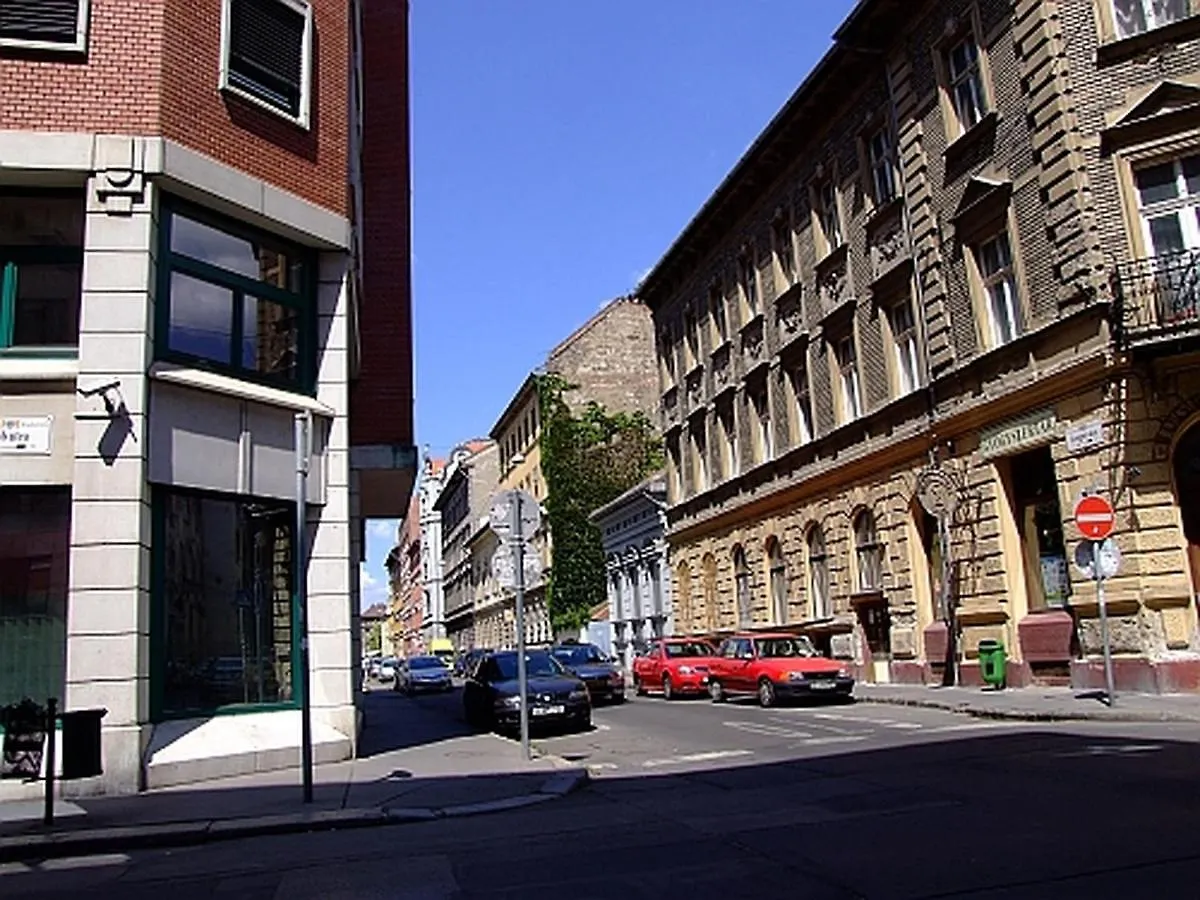 Cozy & Quiet Apartment Near Kiraly Street Free Parking, Ac, Perfect For 4 Guests! Budapešť
