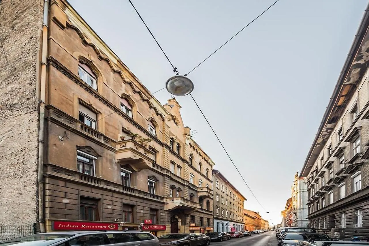 Cozy & Quiet Apartment Near Kiraly Street Free Parking, Ac, Perfect For 4 Guests! Budapest Hungary